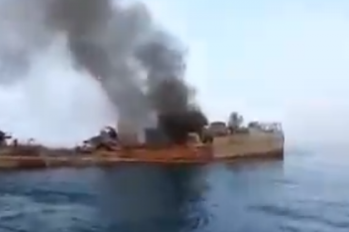 Последствия обстрела корабля армии Ирана своими ракетами показали на видео