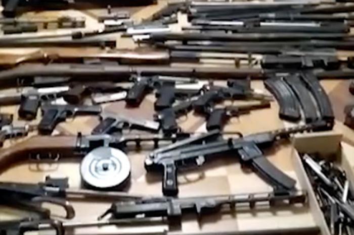 Пойманный ФСБ парикмахер оказался подпольным торговцем оружием