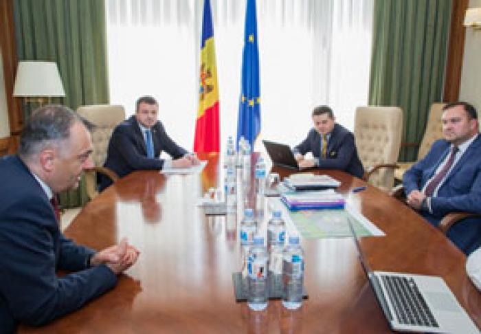 PREMIERUL ION CHICU A DISPUS ELABORAREA UNUI PLAN DE ACŢIUNI PENTRU ATRAGEREA INVESTIŢIILOR ÎN INDUSTRIA MOLDOVEI