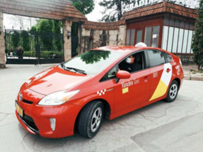 PRIMII DOI ȘOFERI DE TAXI CARE AU STAT ÎN CARANTINĂ, AU PRIMIT AJUTOR FINANCIAR PRIN INTERMEDIUL PROGRAMULUI YANDEX.TAXI