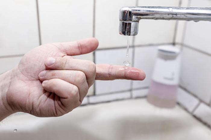 Роспотребнадзор ответил про коронавирус в водопроводе и канализации Москвы