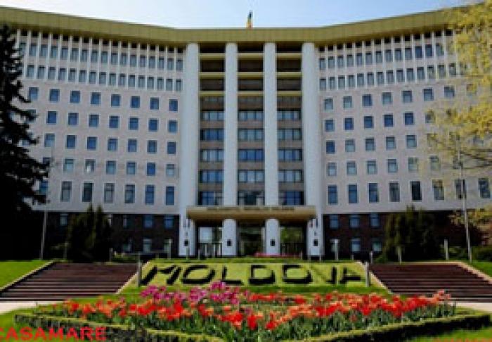 ​SONDAJ: ÎN PARLAMENTUL MOLDOVEI AR ACCEDE DE LA DOUĂ LA CINCI PARTIDE