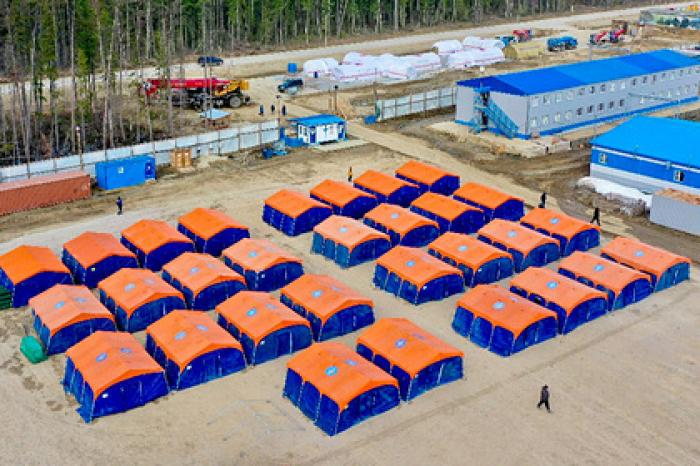 Стали известны подробности жизни бунтовавших на базе «Газпрома» вахтовиков