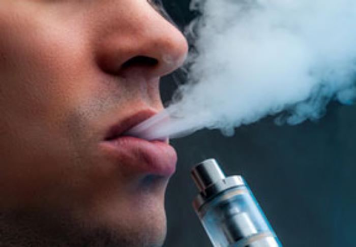 ​VAPINGUL: O SOLUȚIE RISCANTĂ SAU O STRATEGIE VIABILĂ DE RENUNȚARE LA FUMAT?