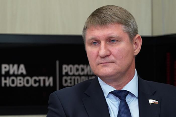 Зеленского попросили перестать вмешиваться в дела России