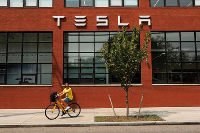 Акции Tesla рекордно подорожали