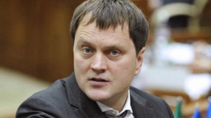 BREAKING NEWS: Încă un deputat părăseşte Partidul Democrat. Majoritatea parlamentară PSRM-PDM, la limită