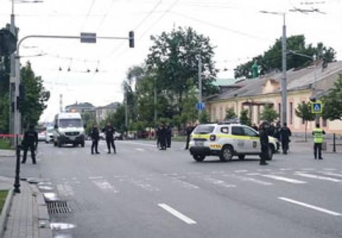 DIN CAUZA UNEI ALERTE FALSE CU BOMBĂ, ANGAJAŢII AMBASADEI RUSIEI LA CHIŞINĂULUI AU FOST EVACUAŢI DIN CLĂDIRE