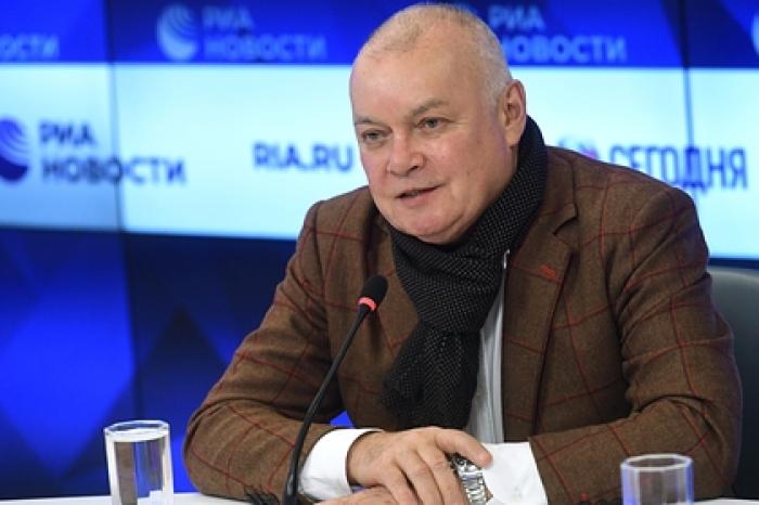 Киселев раскрыл подробности нападения на сотрудницу российского СМИ в США