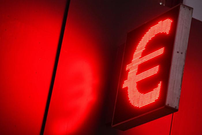 Курс евро опустился до 77 рублей