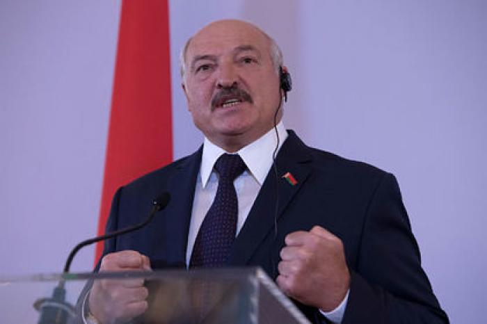 Лукашенко отказался пускать в Белоруссию фашизм под знаменами демократии