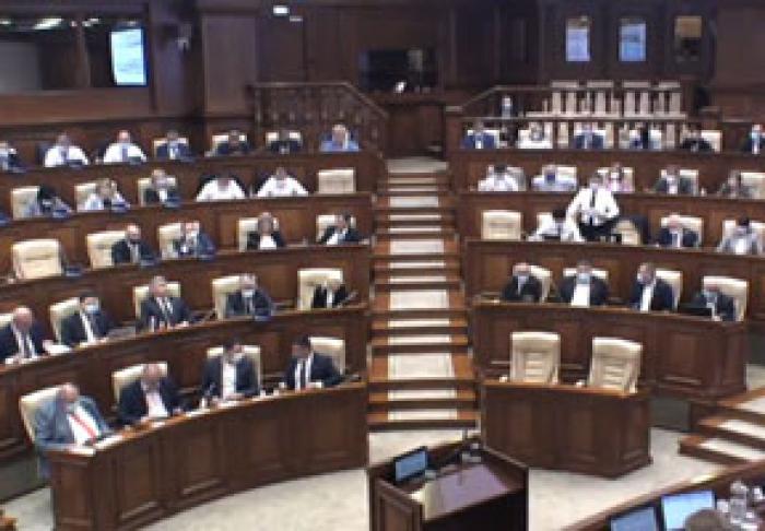 PARLAMENTUL CONDAMNĂ FENOMENUL TRASEISMULUI POLITIC ŞI CORUPERII DEPUTAŢILOR