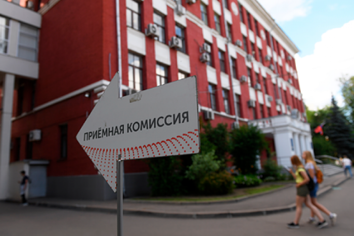 Российским выпускникам разрешили подавать документы в вузы до ЕГЭ