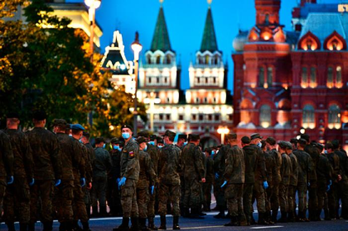 Стало известно время начала трансляции парада Победы