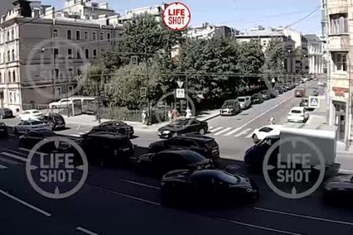 Суперкар за 20 миллионов рублей устроил ДТП в российском городе и попал на видео