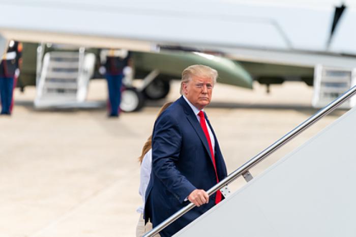 Трамп расторгнул торговую сделку с Китаем