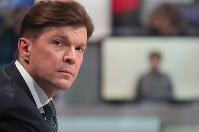 Ведущий Первого канала назвал американских полицейских бесправными терпилами