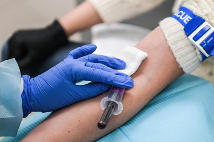 В России обозначили сроки окончания испытаний вакцины на людях