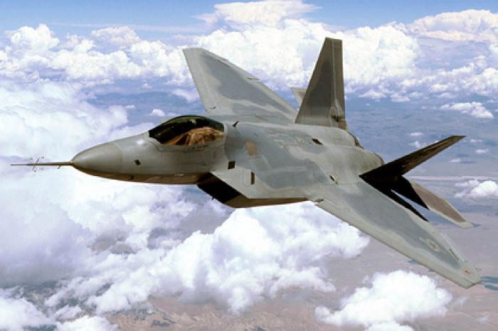 Американские F-22 и F-35 защитят «триллионы долларов» от России