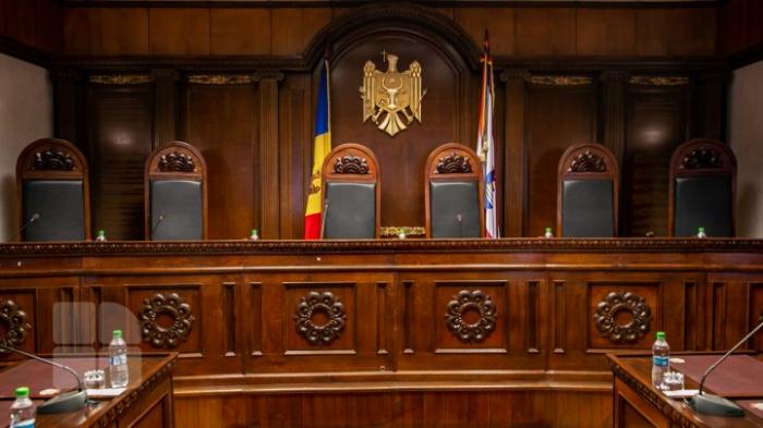 CC: Alegerile parlamentare anticipate NU pot avea loc în aceeaşi zi cu scrutinul prezidenţial