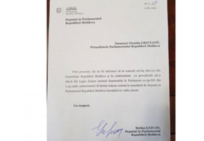 DEPUTATUL ŞTEFAN GAŢCAN, CARE A ANUNŢAT ÎN AJUN CĂ PLEACĂ DIN COALIŢIA DE GUVERNARE, ŞI-A DEPUS MANDATUL