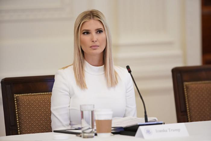 Дочь Трампа обругали за выбор белых нарядов во время пандемии