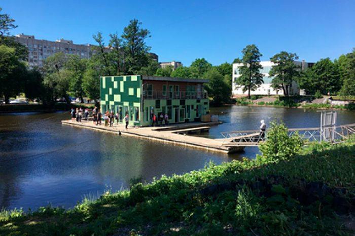 Дом на воде выставили на продажу в российском городе