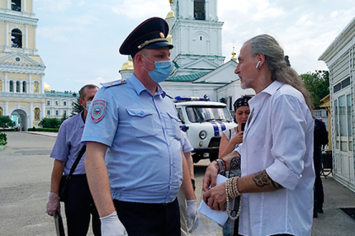 Джигурда приехал в закрытое на карантин село и поругался с полицией