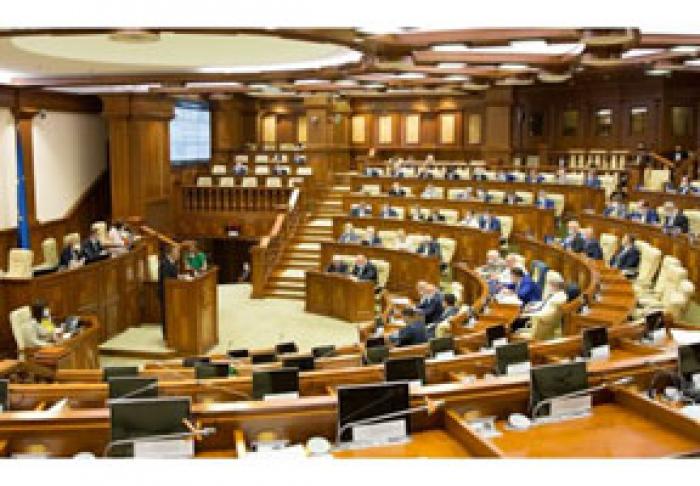 GUVERNUL A PREZENTAT ÎN PARLAMENT LEGILE ADOPTATE PRIN ASUMAREA RĂSPUNDERII
