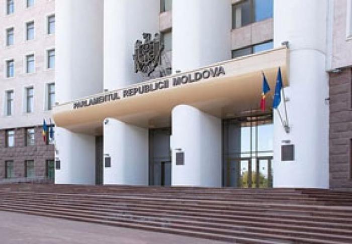 JUMĂTATE DIN CETĂŢENII MOLDOVEI PLEDEAZĂ PENTRU DESFĂŞURAREA ALEGERILOR PARLAMENTARE ANTICIPATE - SONDAJ