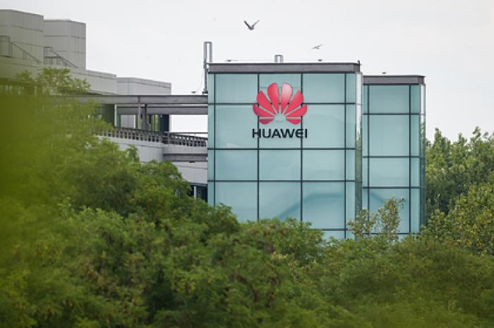 Китай призвали отомстить Великобритании за Huawei