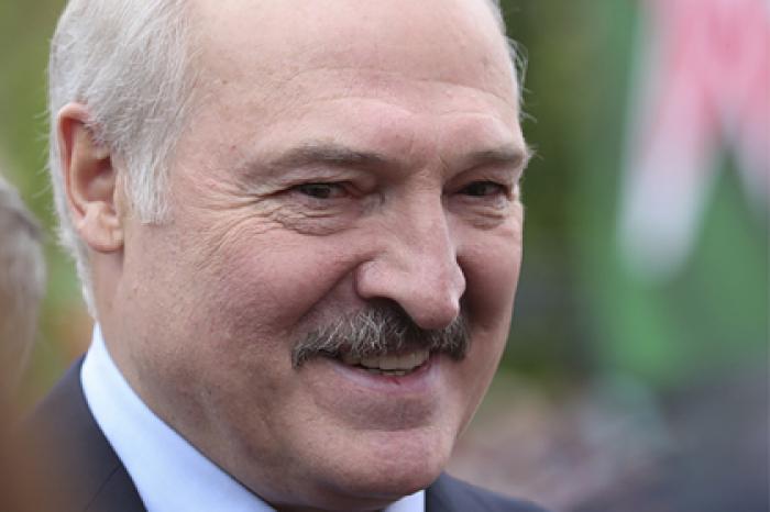 Лукашенко призвал белорусов походить босиком по росе