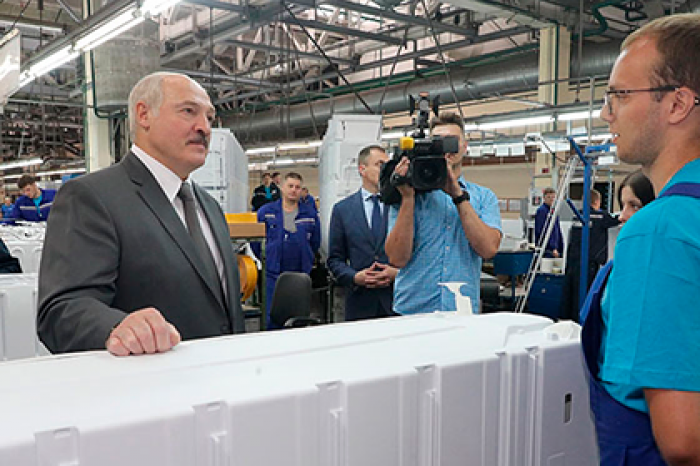 Лукашенко призвал белорусов покупать белорусское