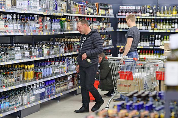 Минфин прокомментировал идею резкого роста цен на табак и алкоголь