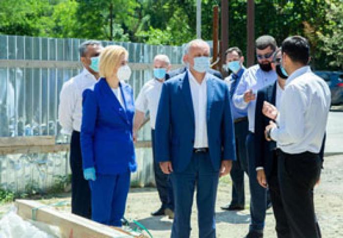 ÎN TIMPUL VIZITEI PREŞEDINTELUI ÎN GĂGĂUZIA, CEI CARE AU AVUT DE SUFERIT DE PE URMA INUNDAŢIILOR AU PRIMIT PLICURI CU BANI – JURNALIST