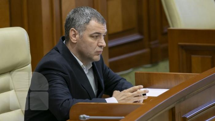 Octavian Ţîcu a semnat moţiunea de cenzură pentru demiterea Guvernului Chicu