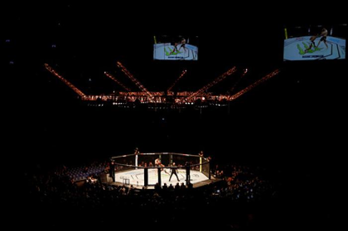 Определился победитель главного боя турнира UFC Fight Island 3
