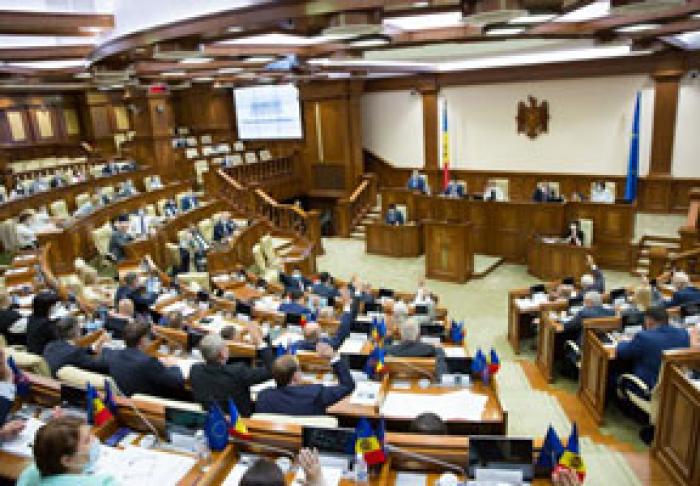 PARLAMENTUL A REDUS NUMĂRUL MINIM DE MEMBRI PENTRU ÎNREGISTRAREA PARTIDULUI DE LA 4 MII LA O MIE DE OAMENI