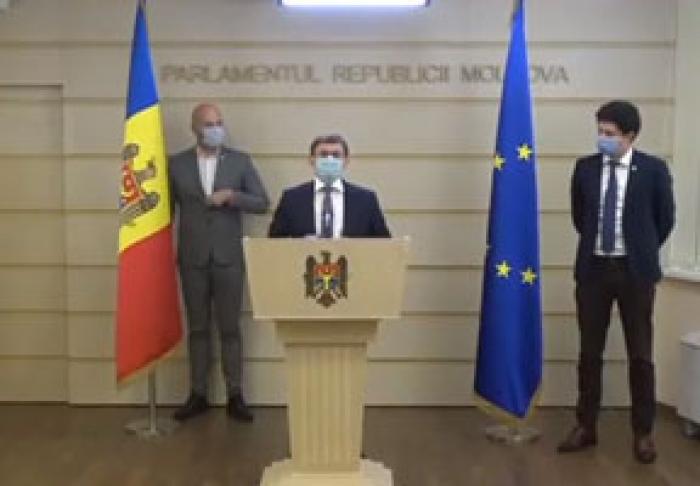 PAS CONSIDERĂ CĂ MĂSURILE GUVERNULUI SUNT INSUFICIENTE ŞI INSISTĂ PE PROCEDURA STANDARD ÎN PARLAMENT