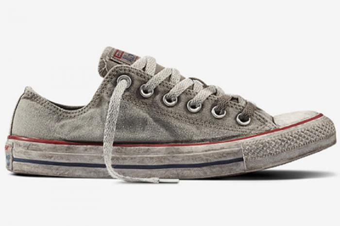Покупатели обругали Converse за продажу грязных кроссовок