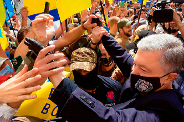Порошенко испытал гордость за открытое против него уголовное дело