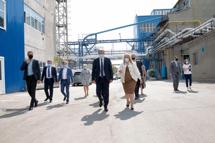 Prim-ministrul Chicu, în vizită la fabrica de ulei din Bălți: „Mă bucur să aflu că, în plină pandemie, fabrica a reușit să creeze noi locuri de muncă.”