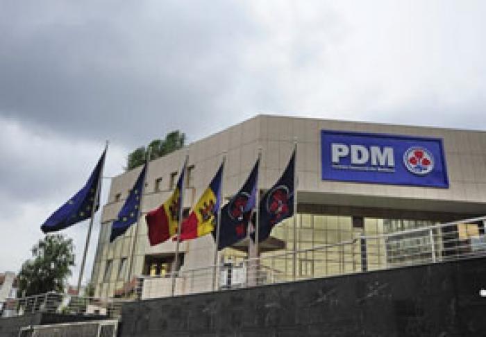 PROCURATURA DESFĂŞOARĂ PERCHEZIŢII LA FOSTUL SEDIU CENTRAL AL PDM, CARE APARŢINE LUI VLAD PLAHOTNIUC