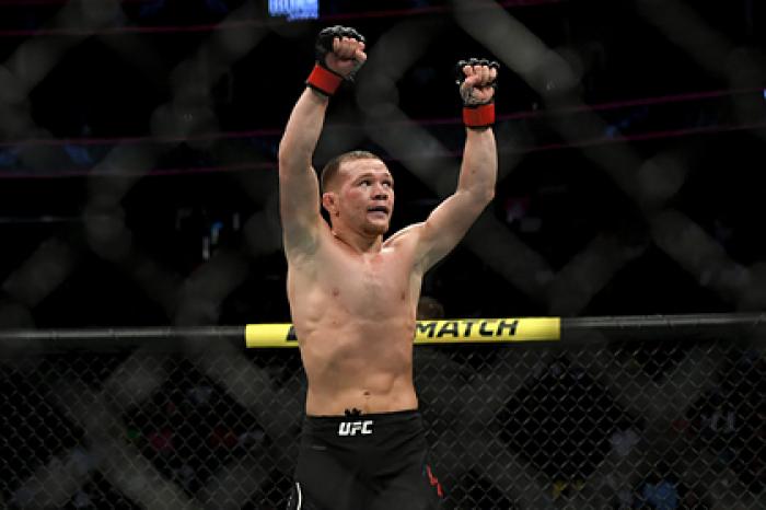 Россиянин Петр Ян завоевал пояс чемпиона UFC