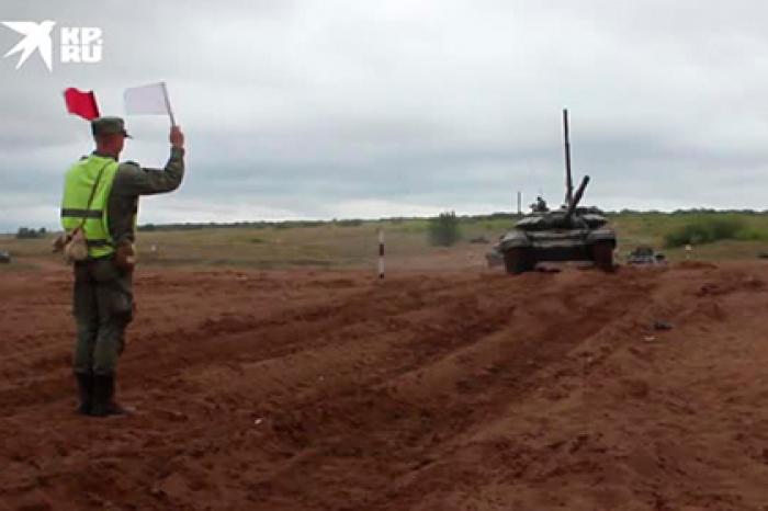 Российским Т-72Б3 поводили под водой на глубине пять метров