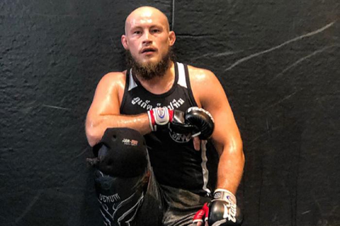 Российский боец MMA отказался от чемпионского пояса из-за братьев-мусульман