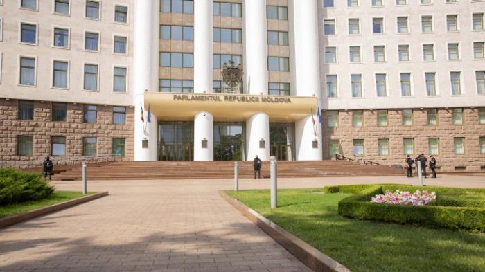 Soarta Guvernului Chicu, decisă săptămâna viitoare când moţiunea de cenzură va fi examinată în Parlament