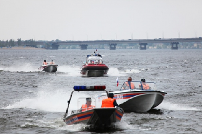 Спящую россиянку унесло на матрасе в виде лебедя в открытое море