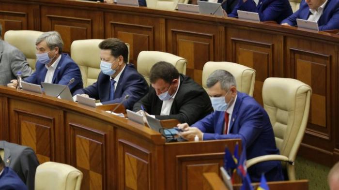 Ştefan Gaţcan, prezent la şedinţa Parlamentului. "Mă voi retrage din politică imediat ce plecarea mea nu va avea consecinţe grave"