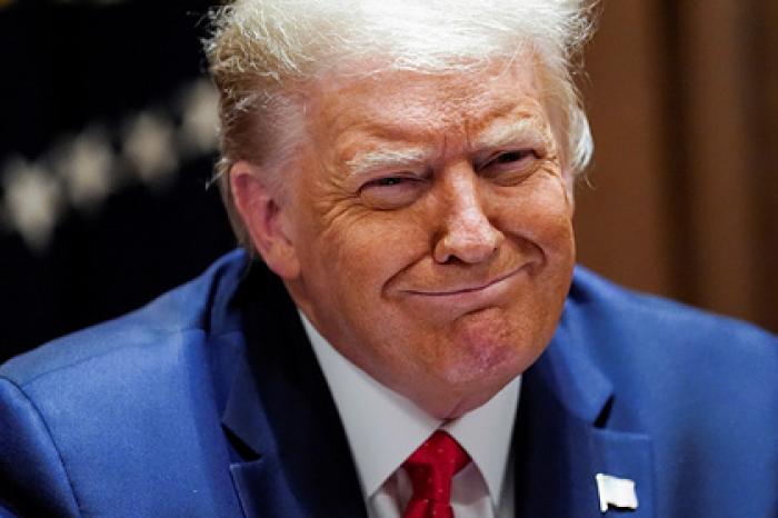 Трамп впервые пообещал публично надеть маску